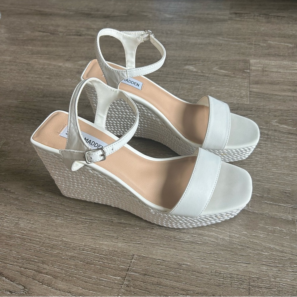 Steve Madden White Heels Wedged Sandals with Ankle Strap roped platform heel